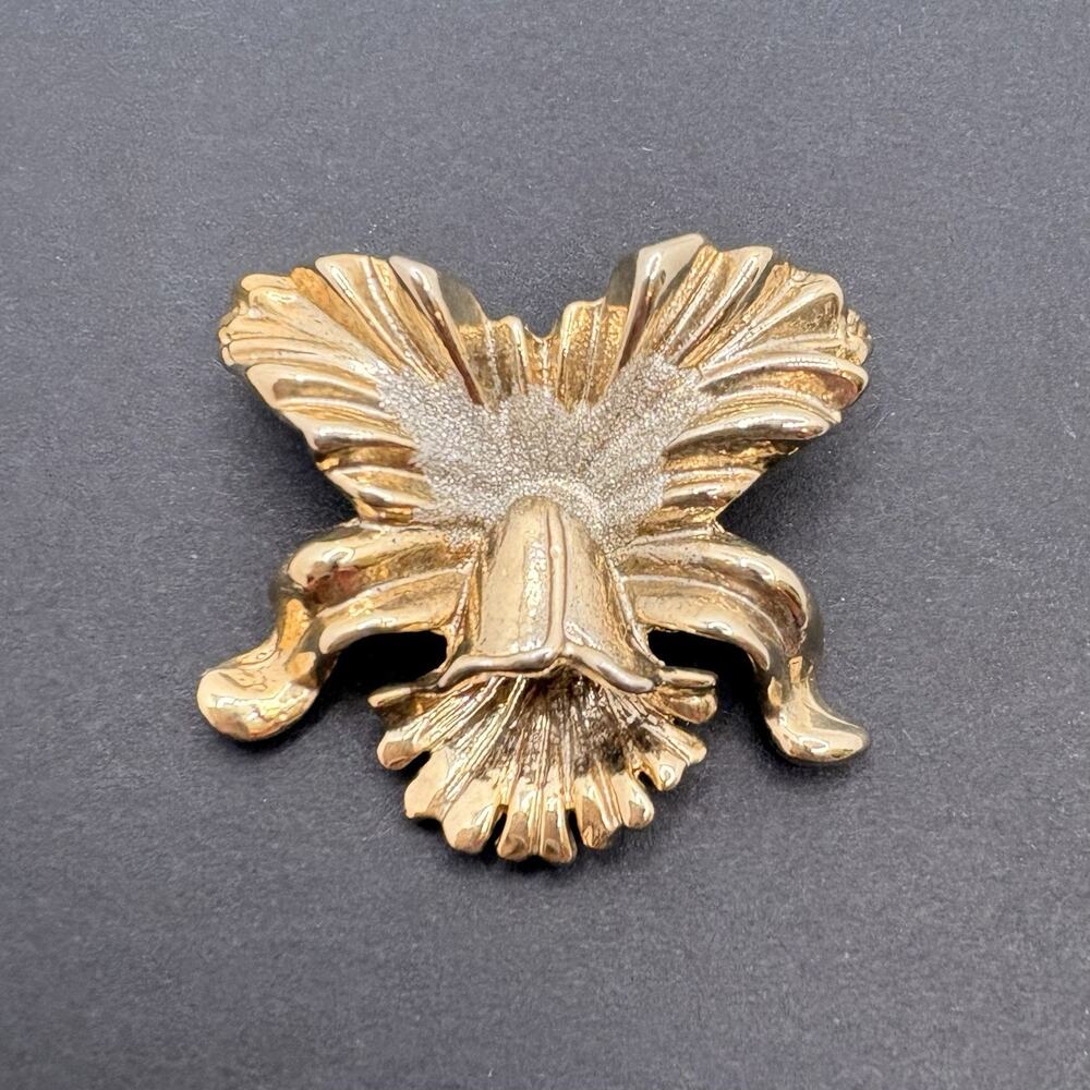Vintage Orchid Flower Brooch Textured Gold & Silver Tone Retro Floral Nature 1"‎